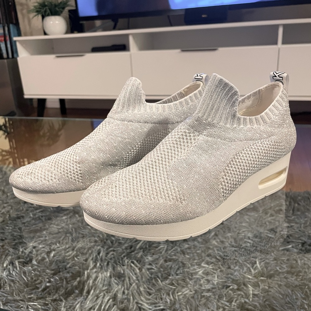 DKNY Womens White 1/2" Platform Breathable Knit Glitter size 7